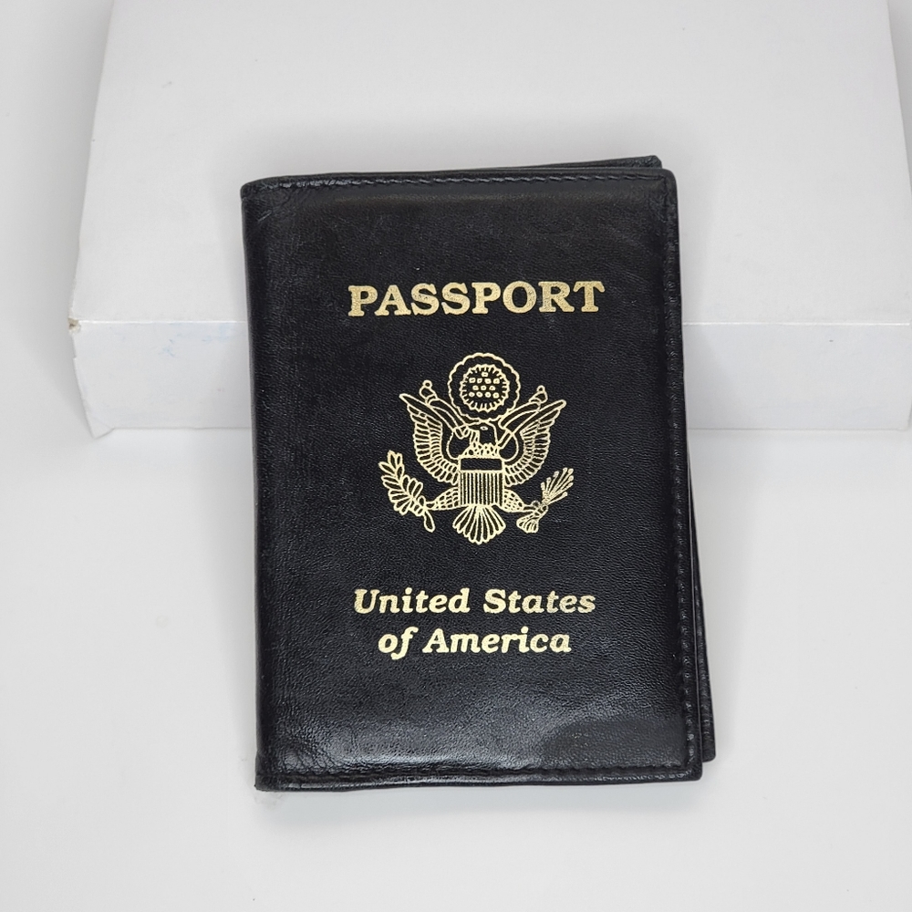 ``P25563 Passport Holder With Embossed PASSPORT United States of America